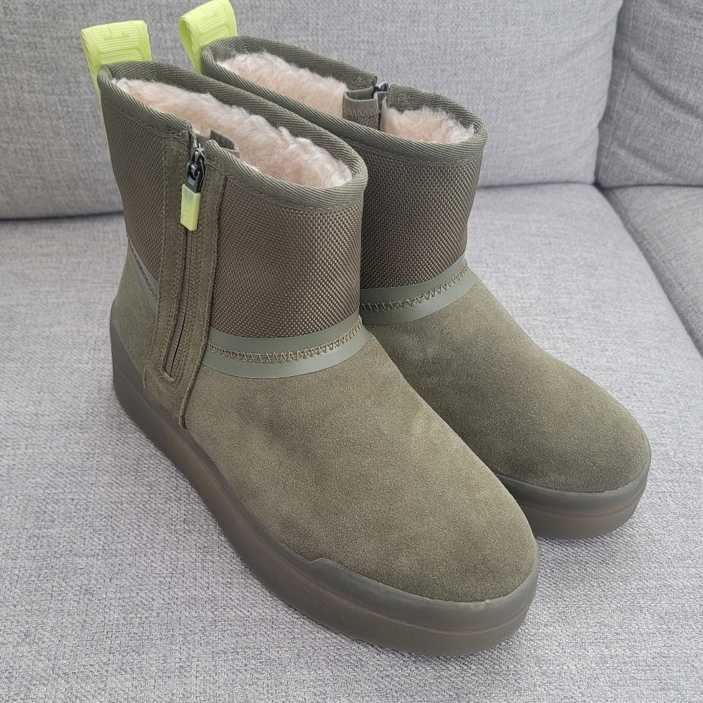NWOB UGG Classic Tech Mini In Burnt Olive
